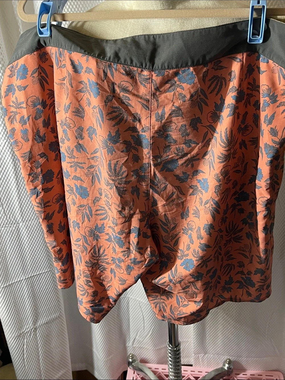 Patagonia Orange Floral Board Shorts with gray Waistband Mens size 40